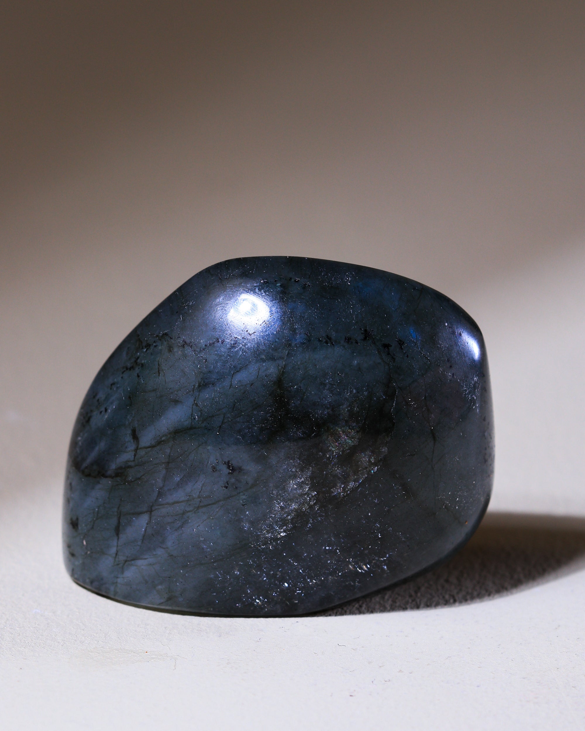 "Regenbogen" Labradorit, Einzelstück