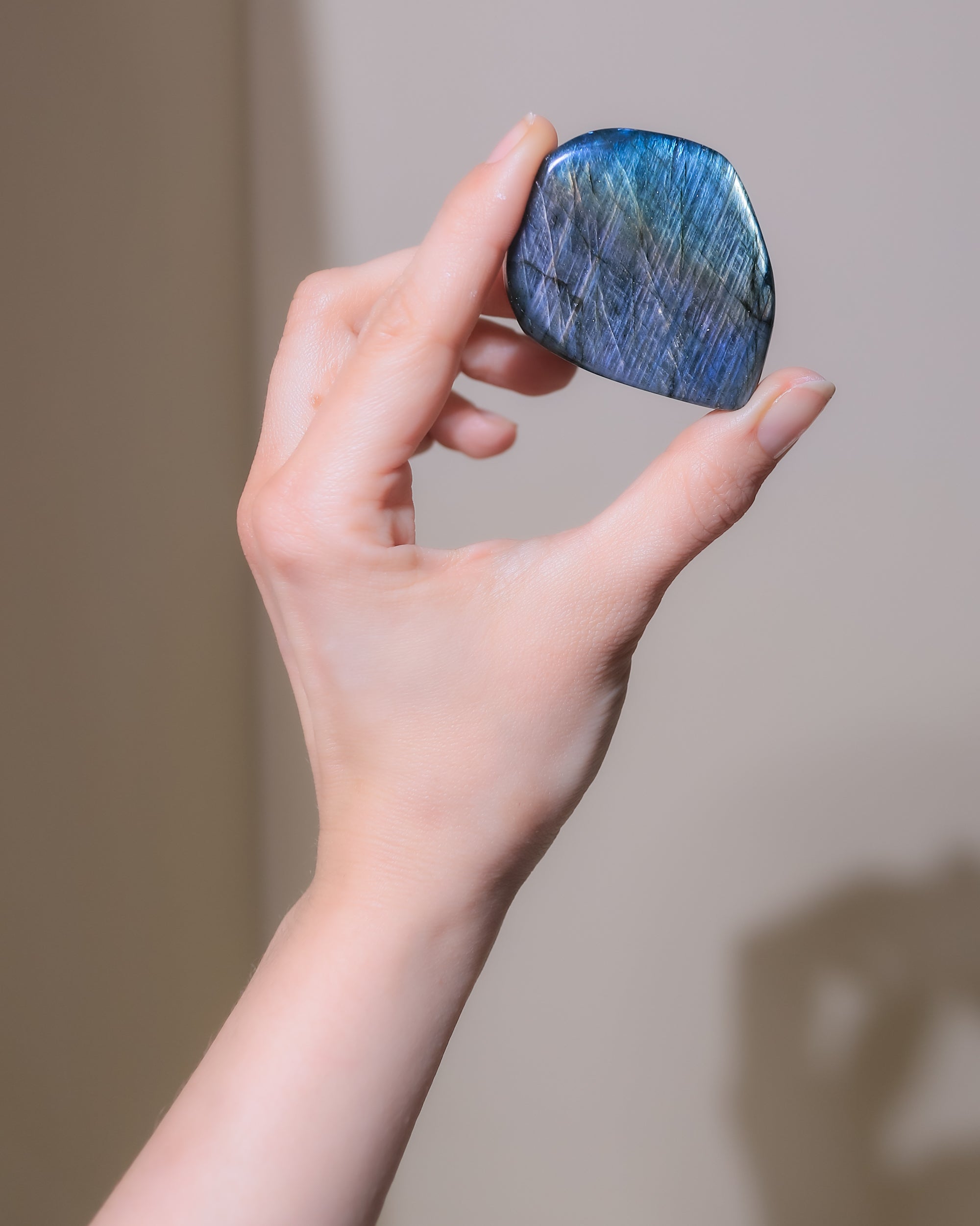 "Regenbogen" Labradorit, Einzelstück