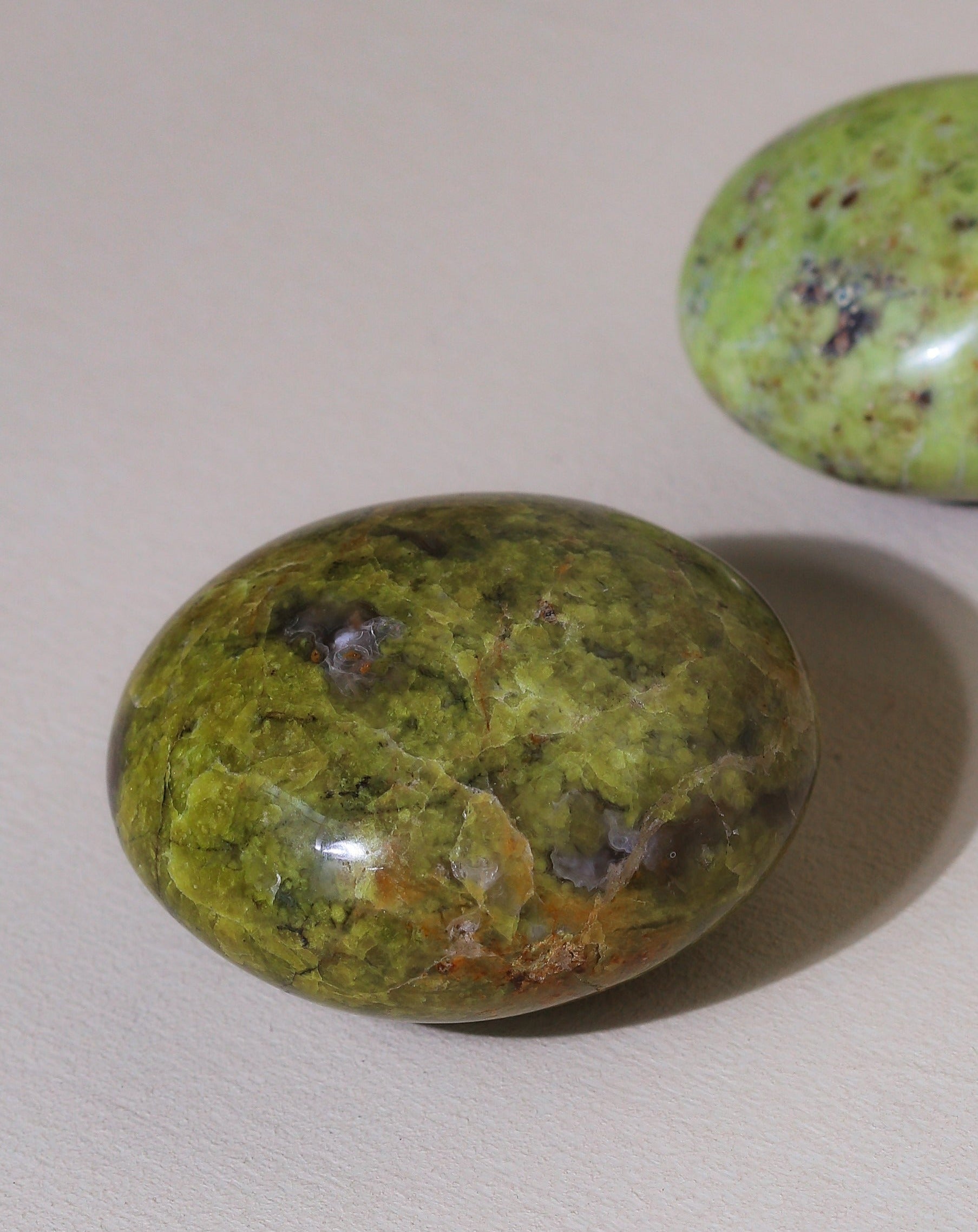 Grüner Opal Palmstone