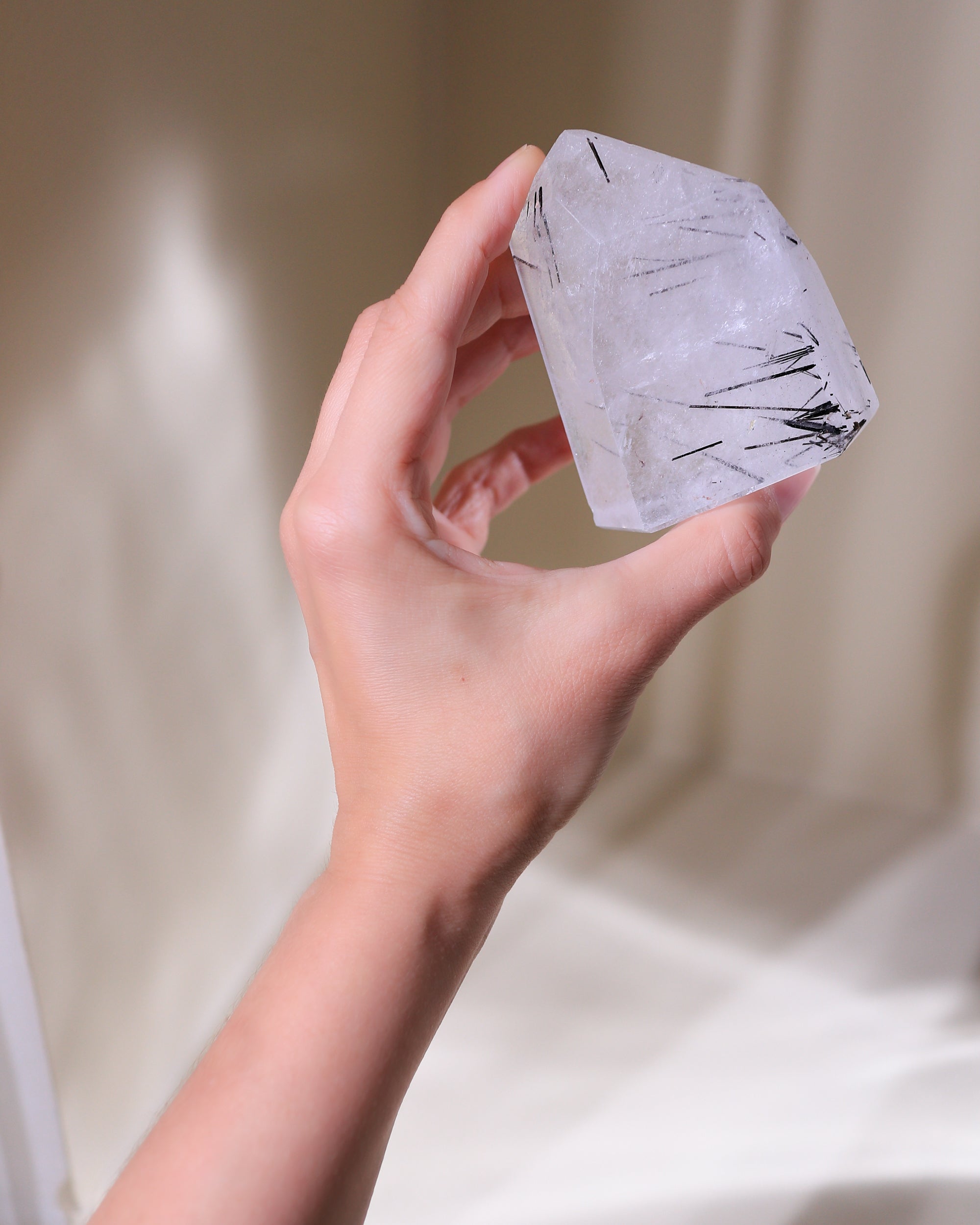 Pointe de quartz tourmaline, pièce unique