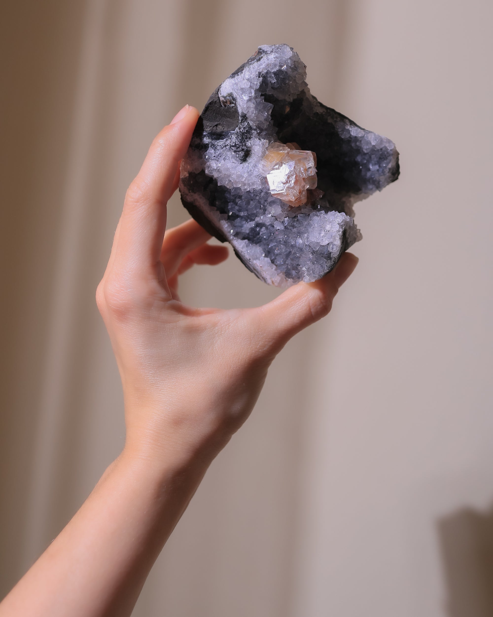 Chalcedon mit Calcit, Einzelstück