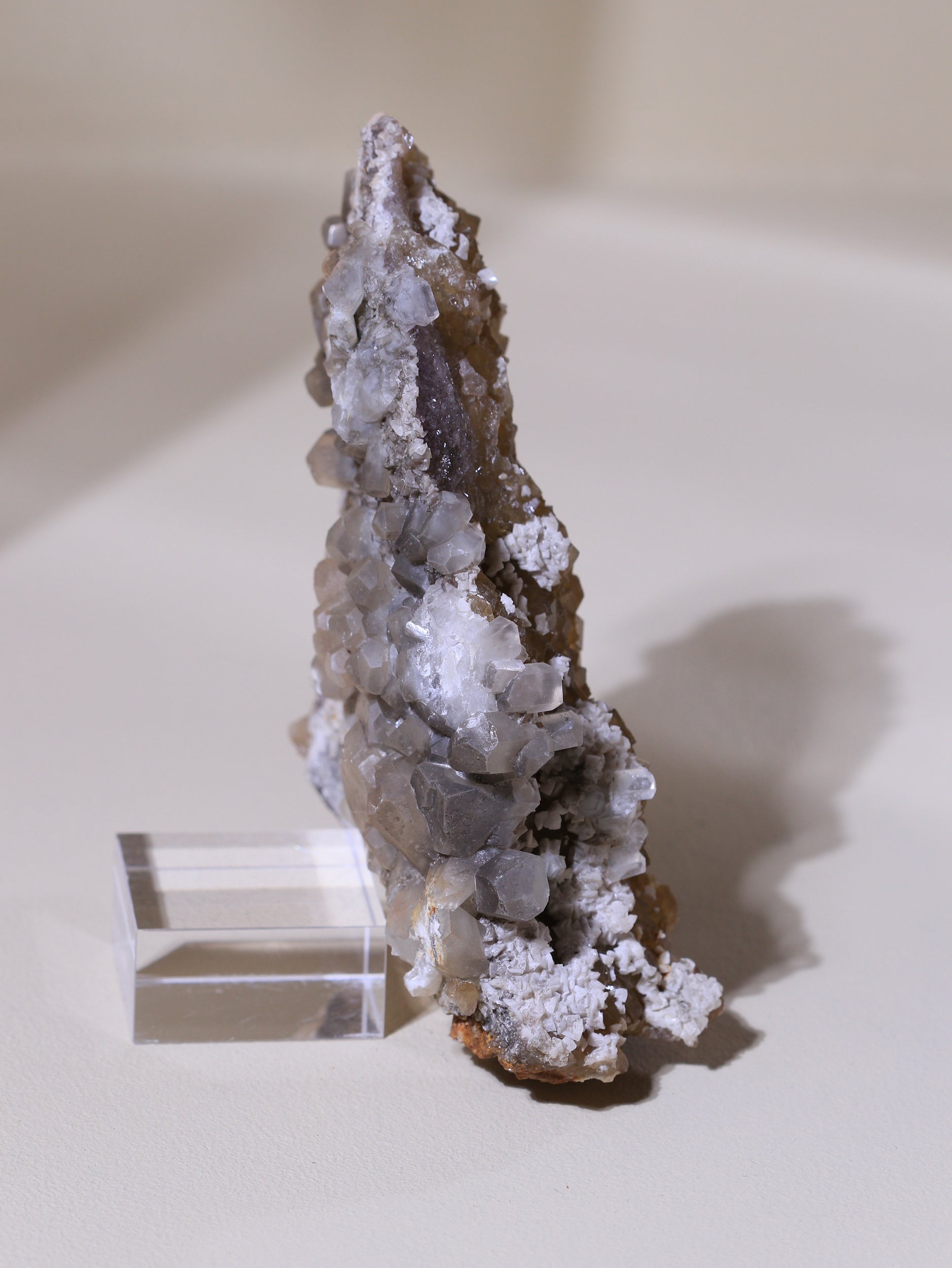 gelber Fluorit mit Calcit, Einzelstück