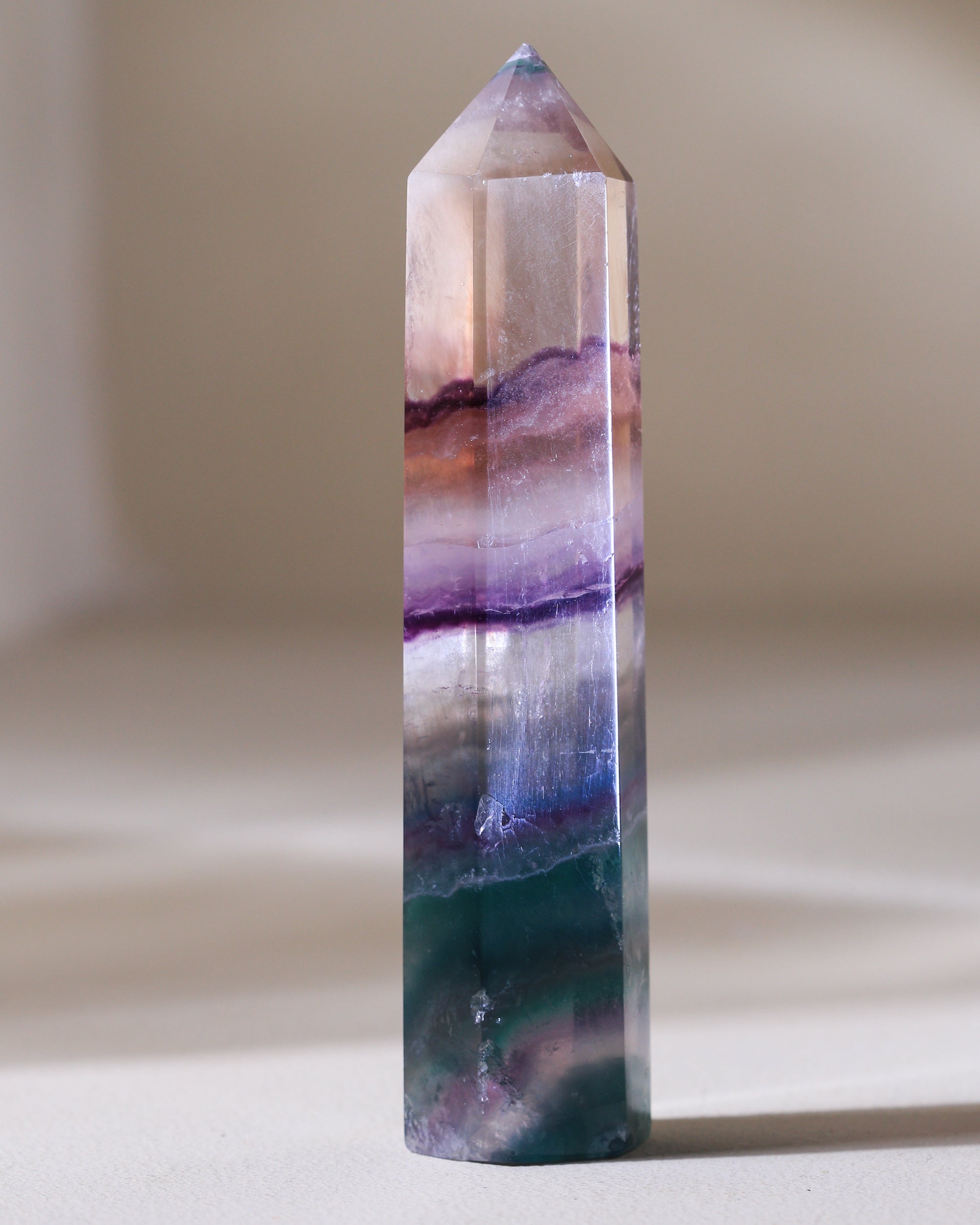 Regenbogen Fluorit Spitze, Einzelstück