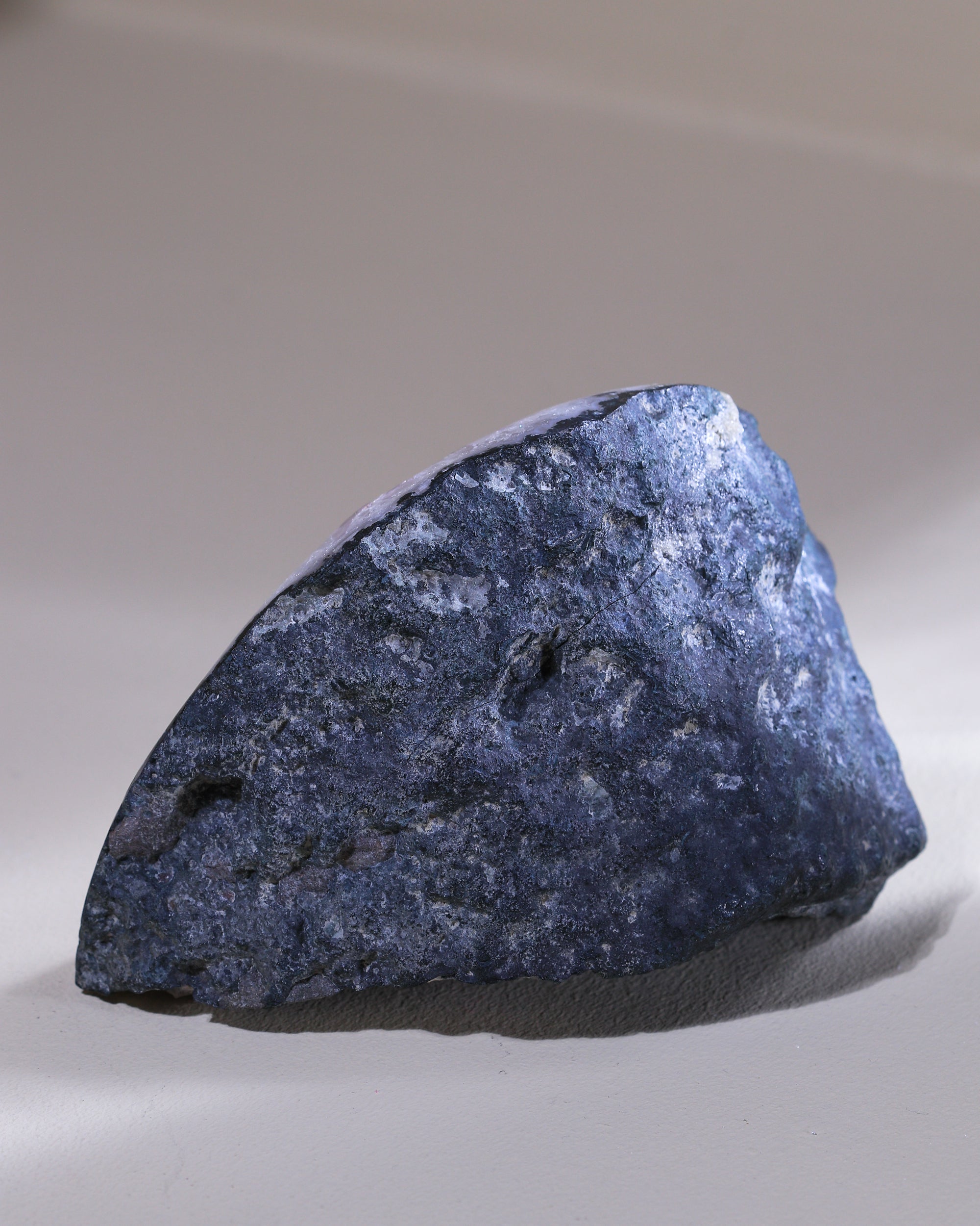 Amethyst Kristall mit Calcit, Einzelstück