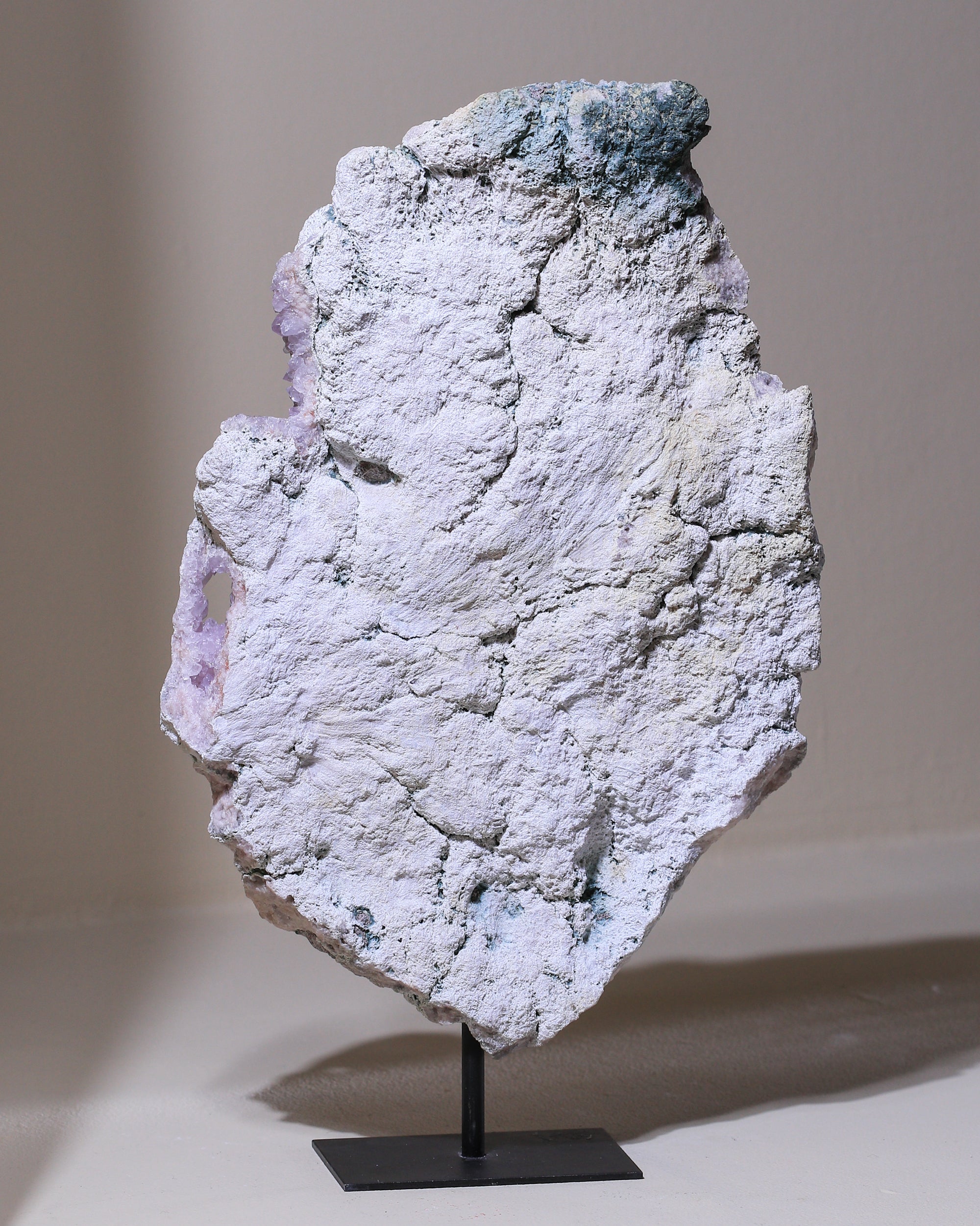 Pinker Amethyst auf Ständer, Einzelstück