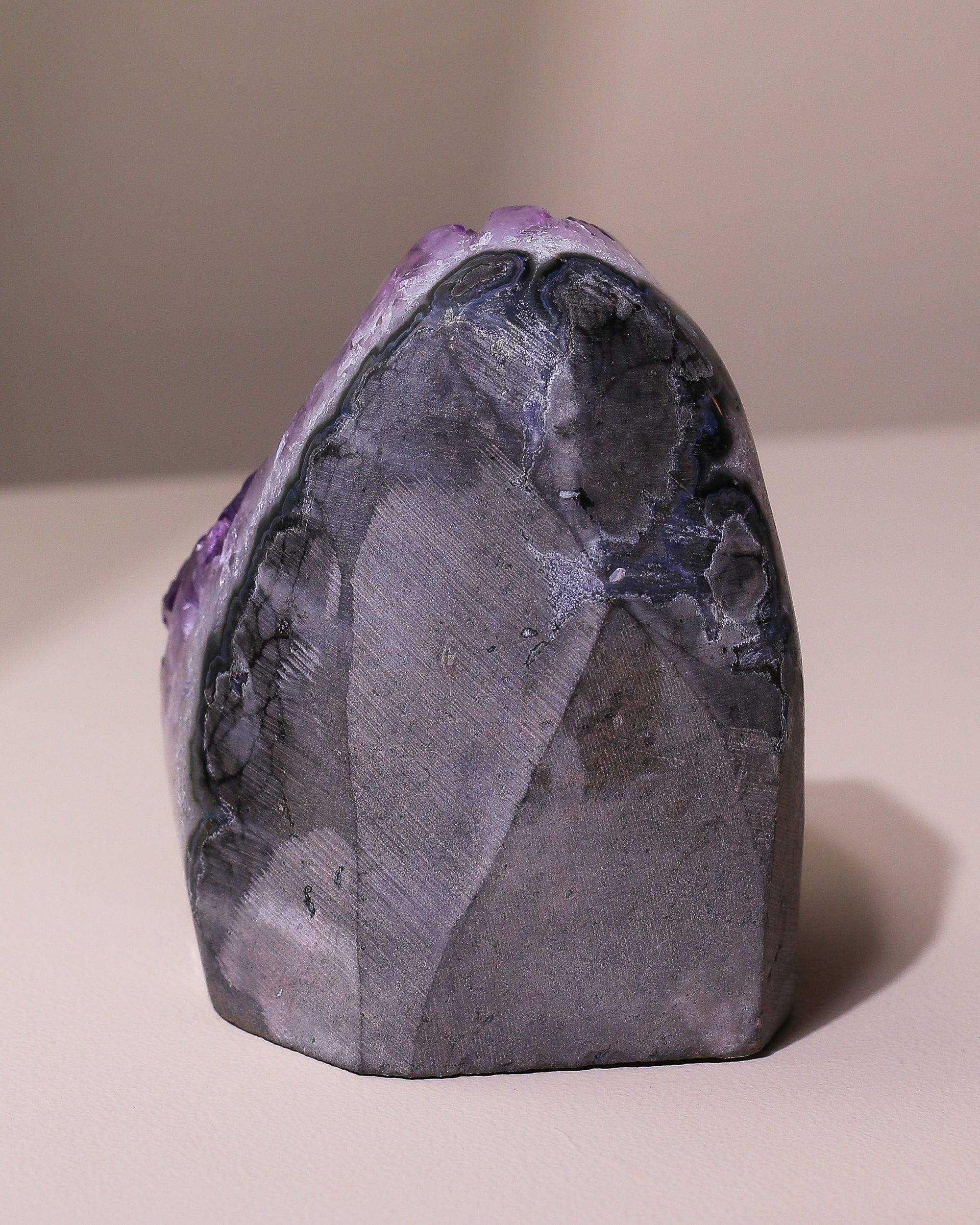 Amethyst Kristall mit "Igel", Einzelstück