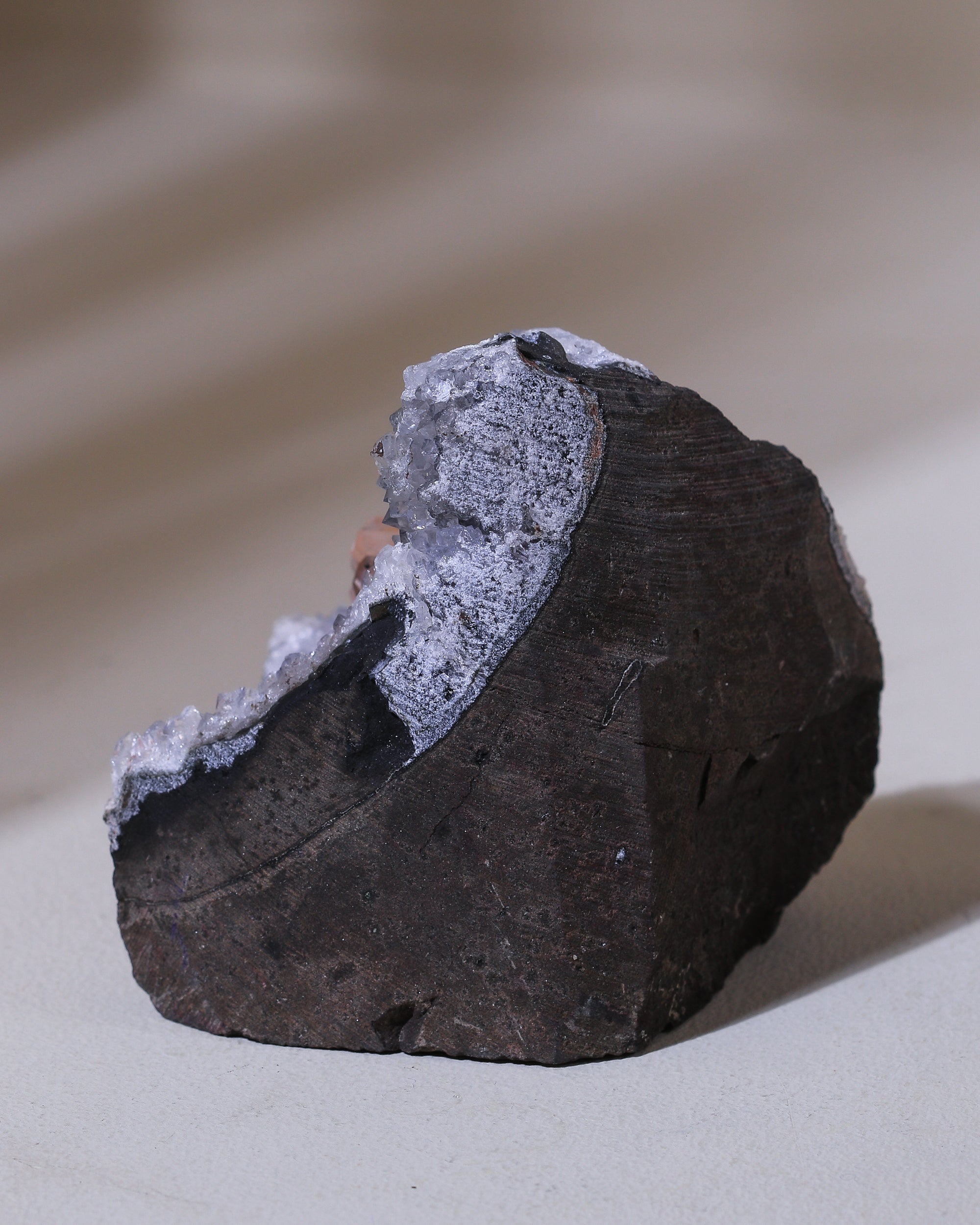 Chalcedon mit Calcit, Einzelstück