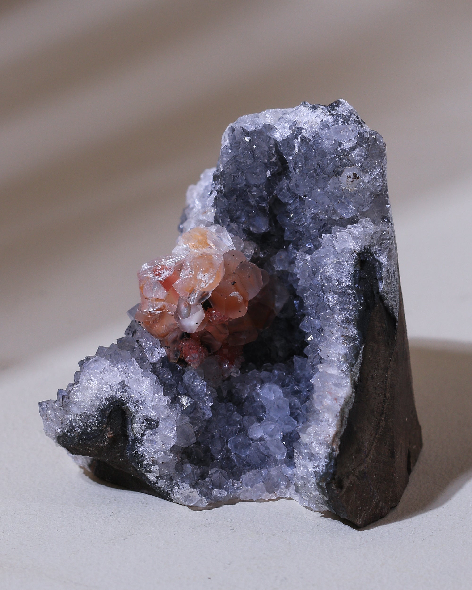 Chalcedon mit Calcit, Einzelstück