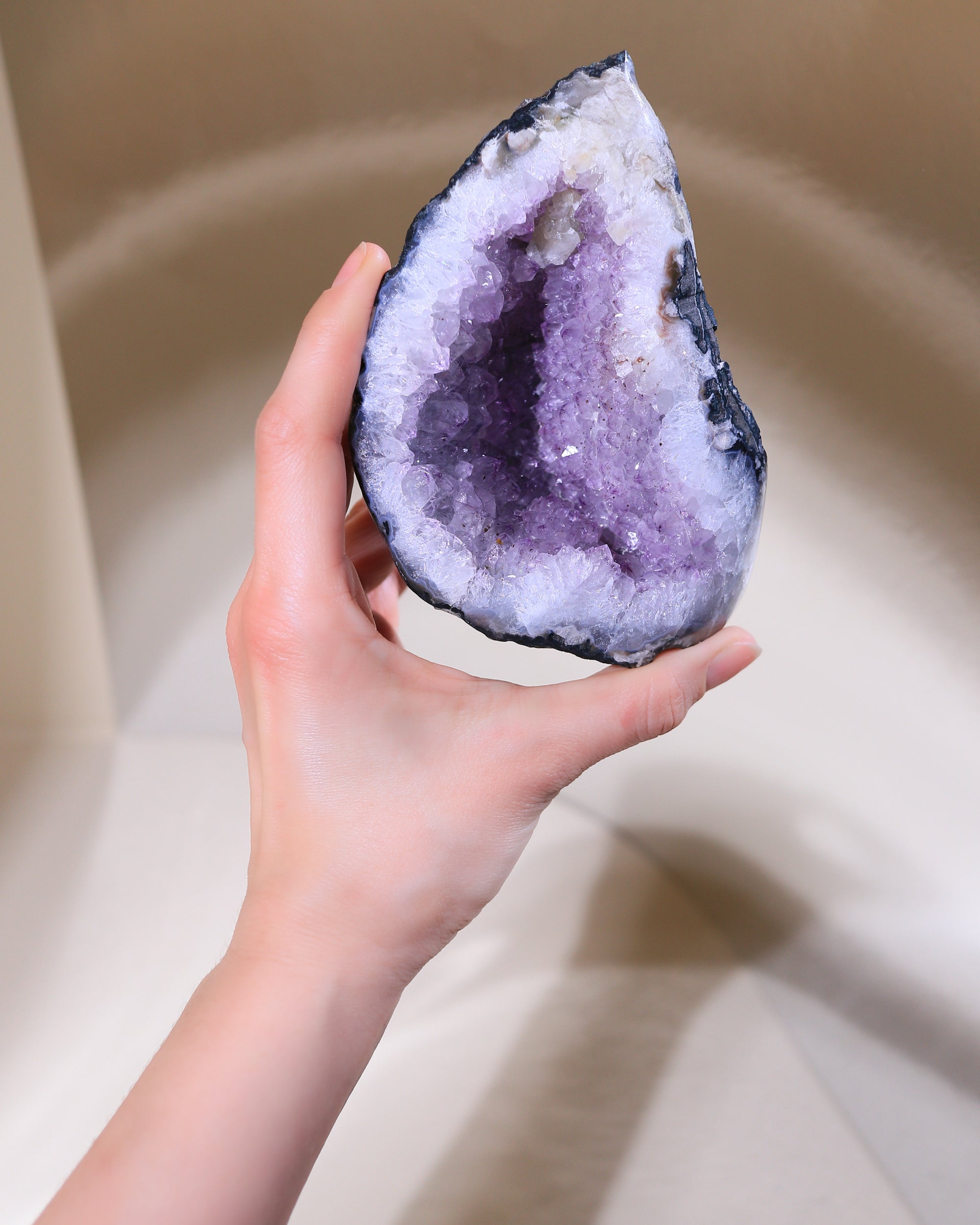 Amethyst Kristall mit Calcit, Einzelstück
