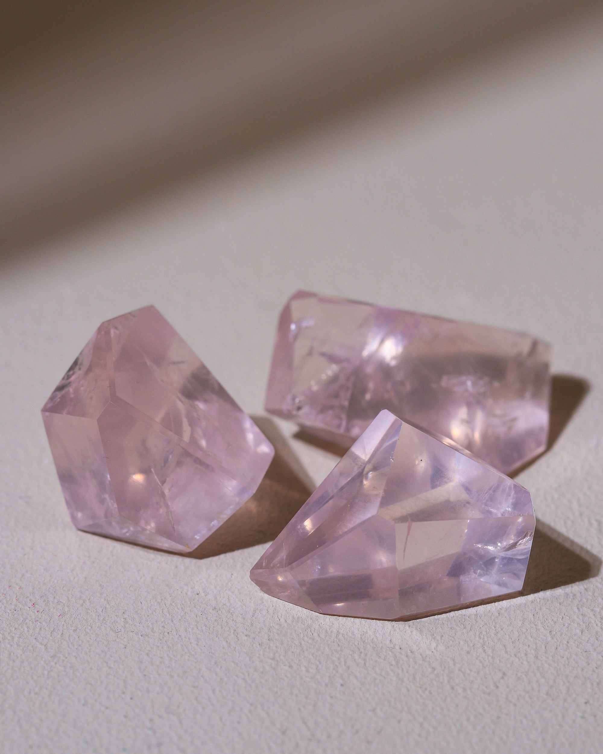 kleine Rosenquarz Freiform ("Dream Rose Quartz")