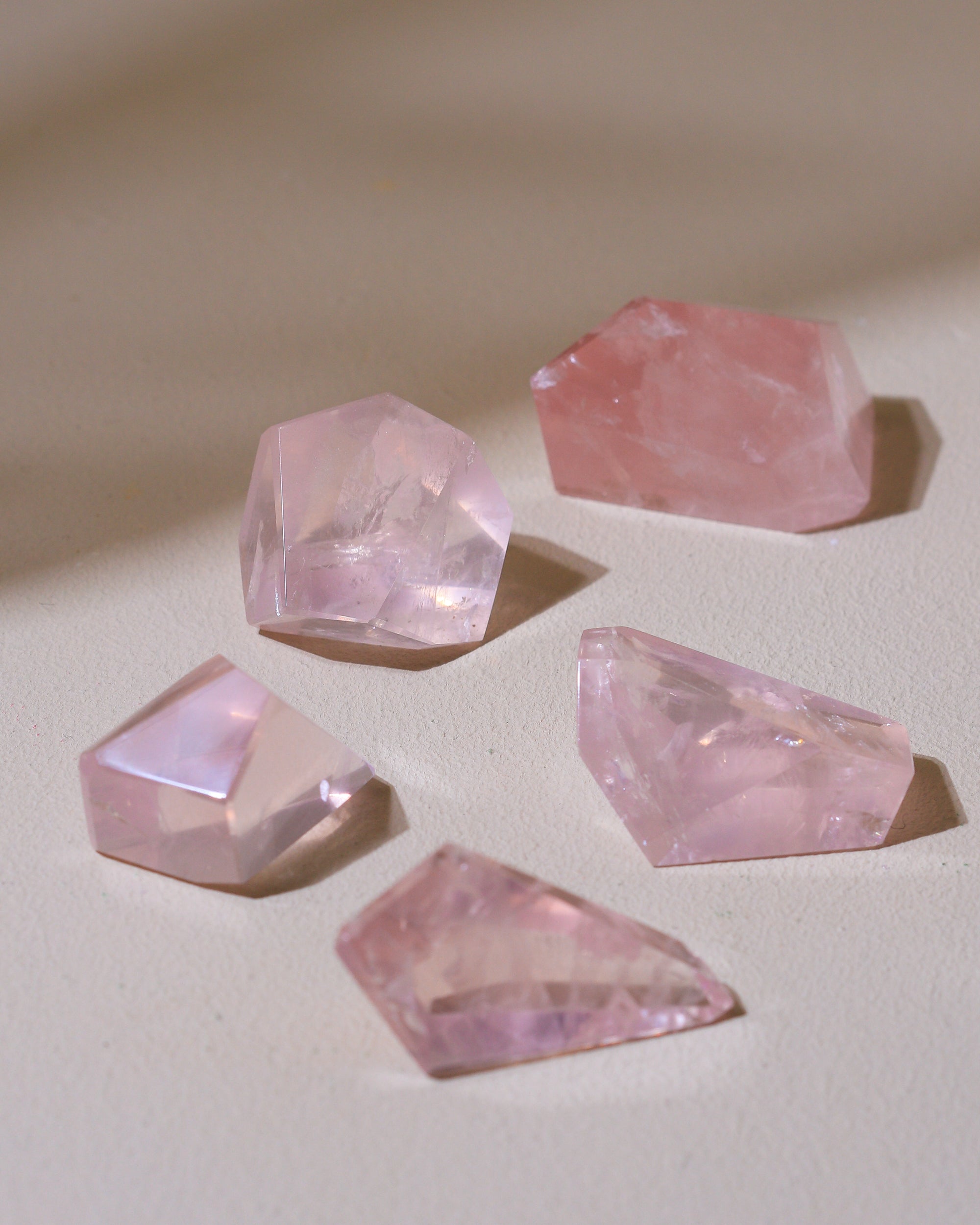 kleine Rosenquarz Freiform ("Dream Rose Quartz")