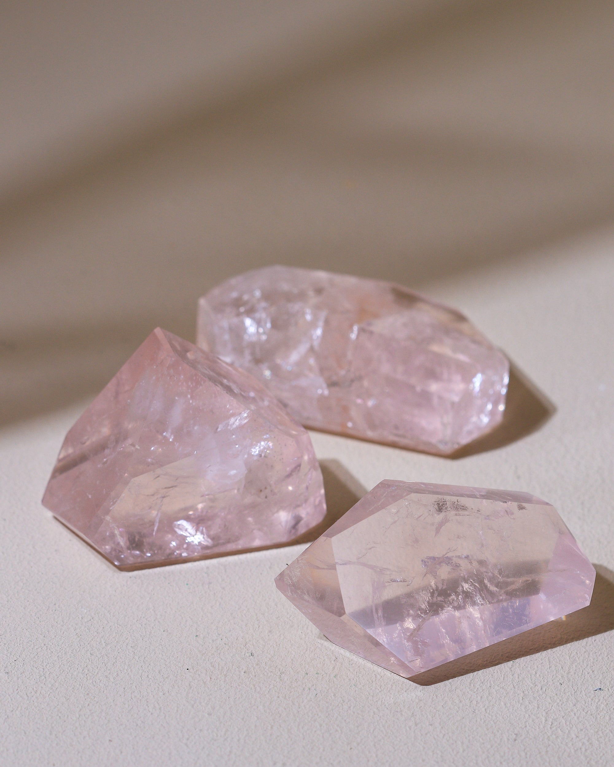 Rosenquarz Freiform ("Dream Rose Quartz")