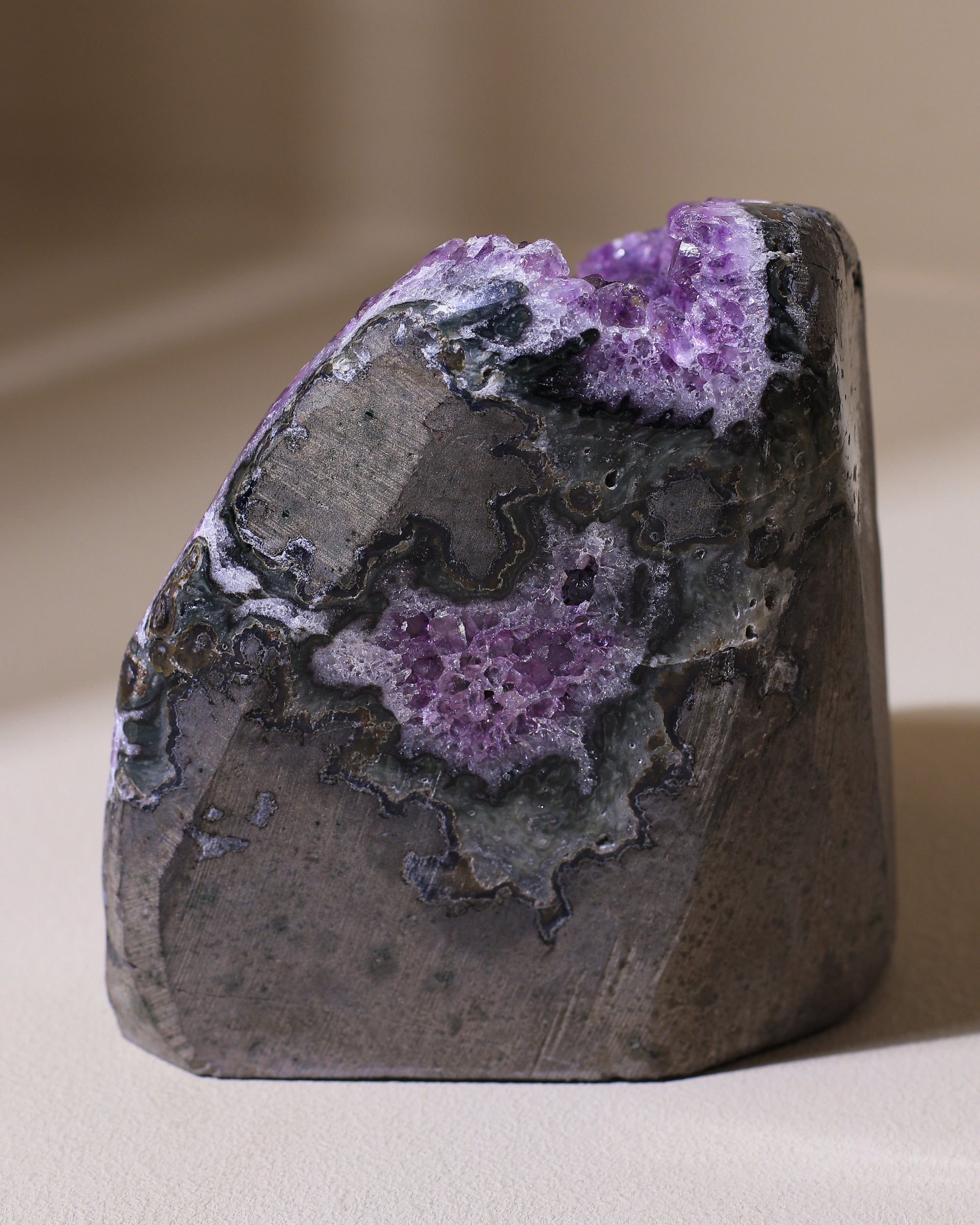 großer Amethyst Kristall, Einzelstück