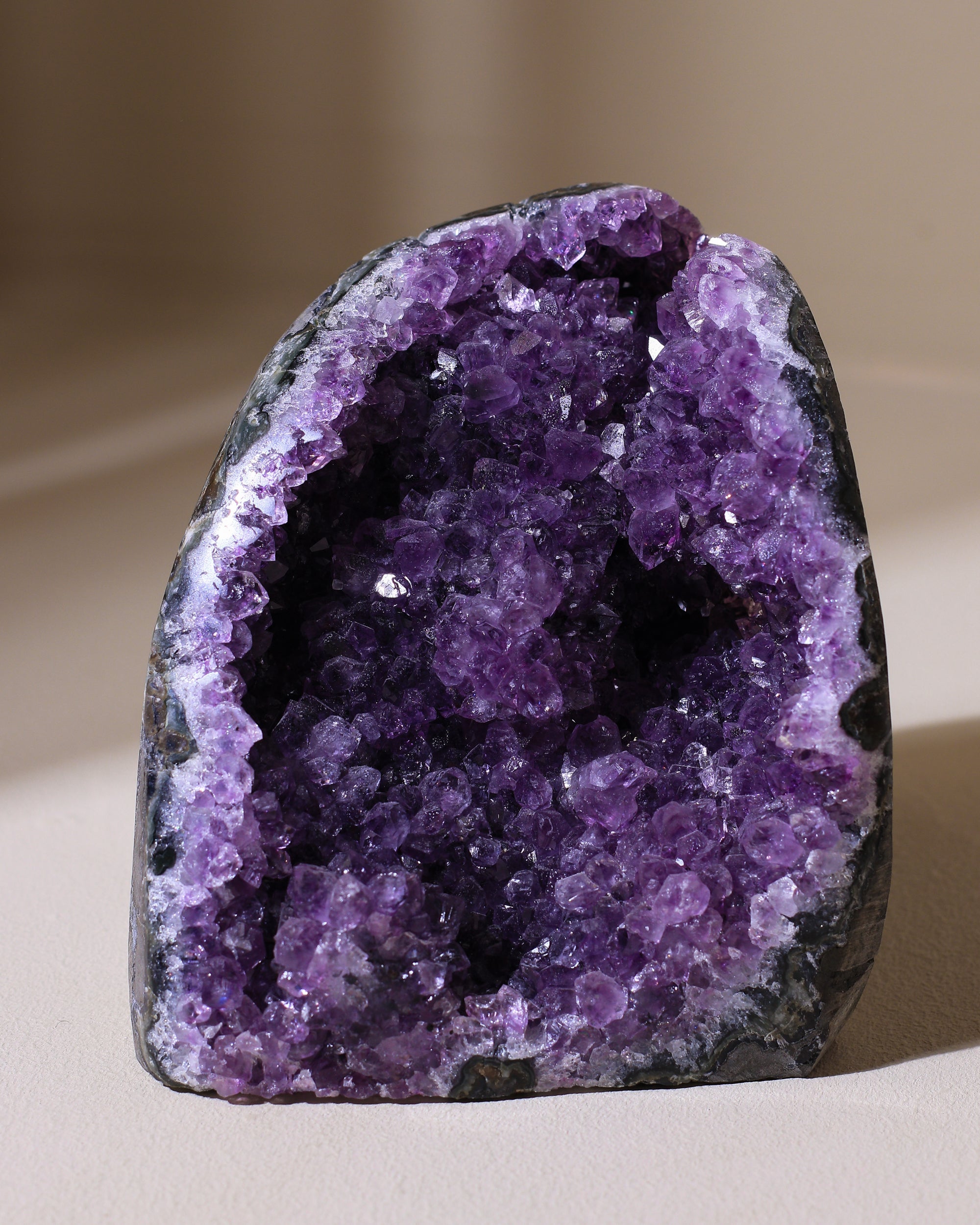 großer Amethyst Kristall, Einzelstück