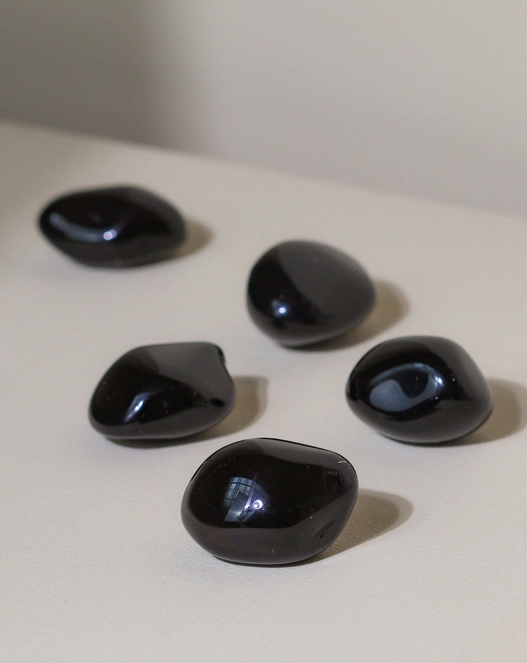 Obsidian tumbled stone