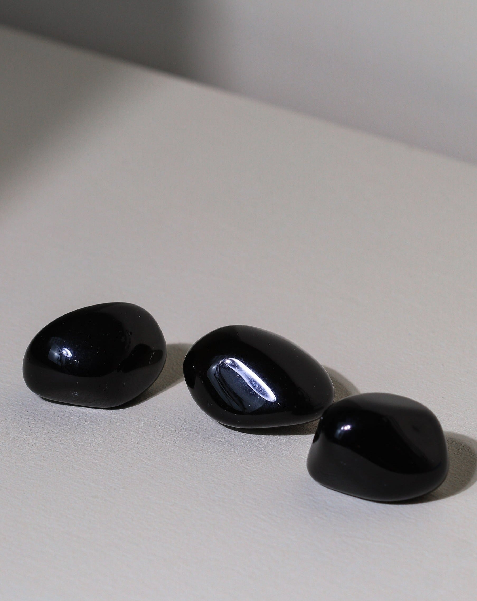 Obsidian tumbled stone