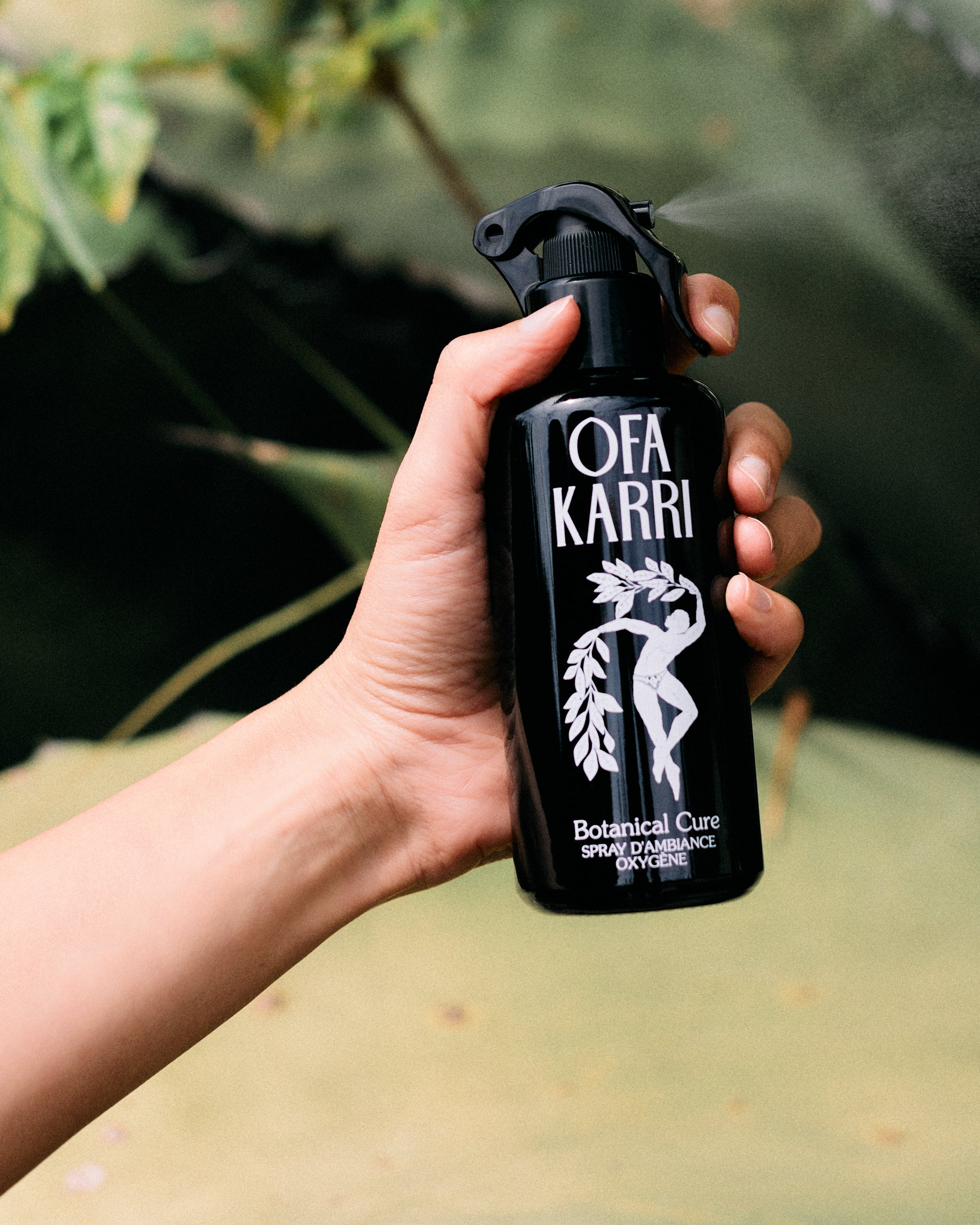 Botanical Cure Raumspray von Ofa Karri