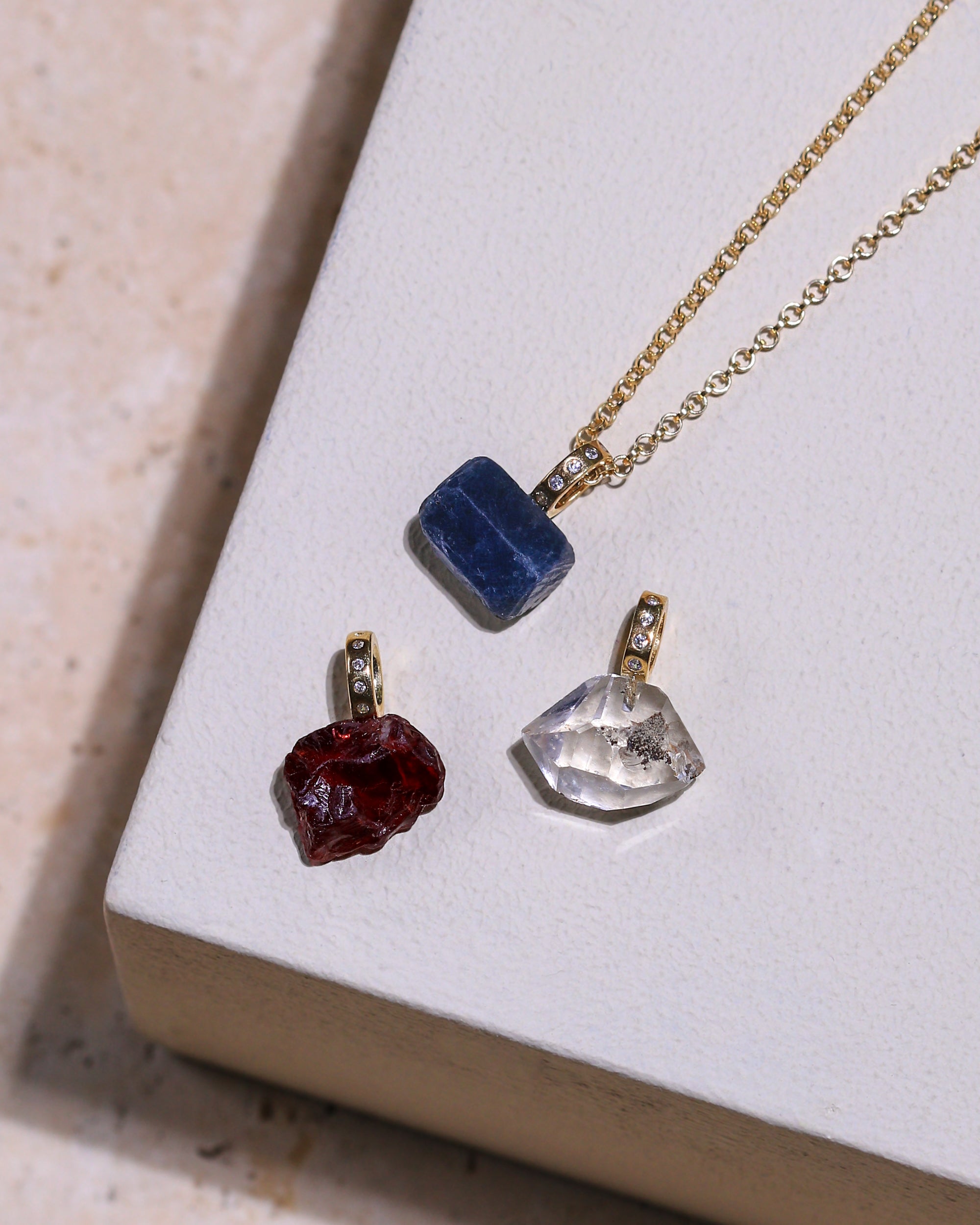 Birthstone Anhänger, vergoldet